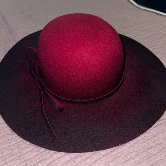 NWT Liz Claiborne Red to Black Felt Like Hat - Picture 1 of 4